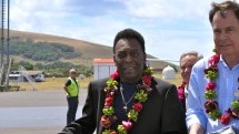 Edson Arantes do Nascimiento, Pelé, llega a Rapa Nui