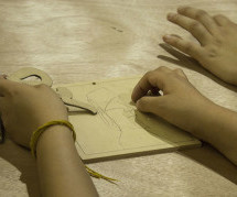 José Teao, artesano de Rapa Nui, realizó talleres en el Centro Cultural palacio de La Moneda