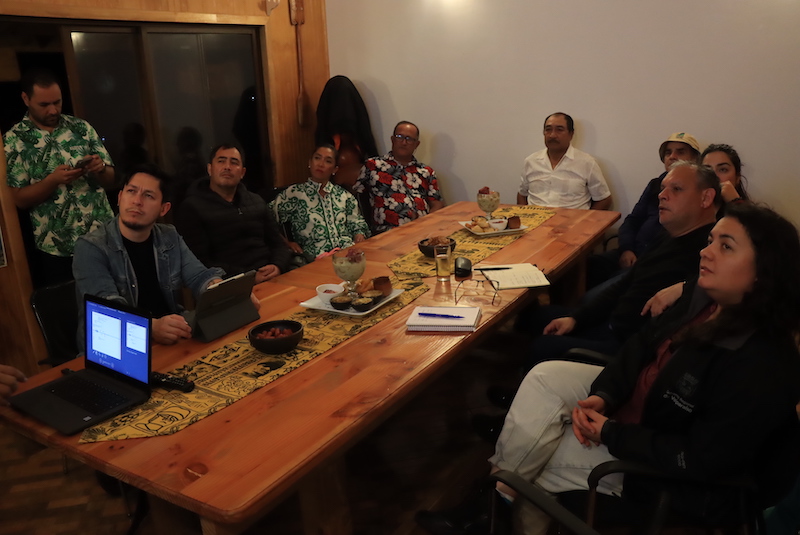 Gobernador Mundaca reunido con el Consejo del Mar, Koro Nui o te Vaikava