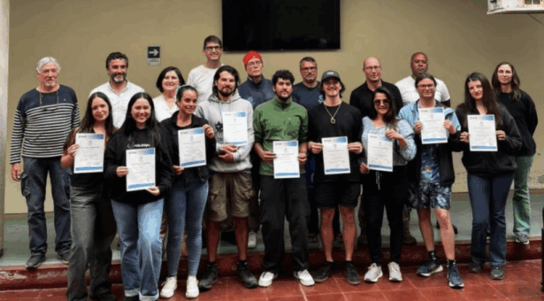 Buzos chilenos, entre ellos tres representantes de Rapa Nui, se convierten en la primera generación de Ecoguardias Subacuáticos de América