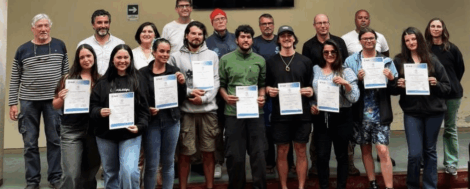 Buzos chilenos, entre ellos tres representantes de Rapa Nui, se convierten en la primera generación de Ecoguardias Subacuáticos de América